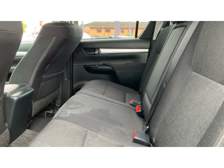 Toyota Hilux Diesel Invincible D/Cab Pick Up 2.8 D-4D Auto